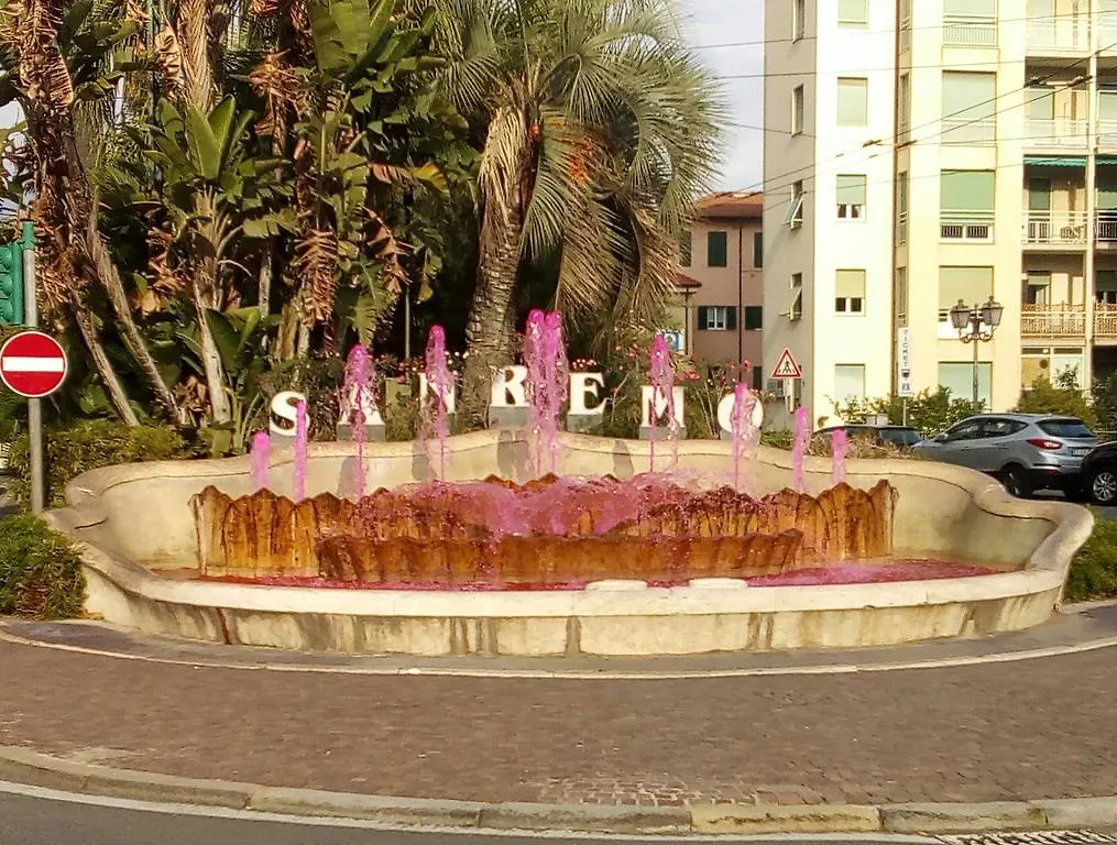 6 in centro guest house San Remo