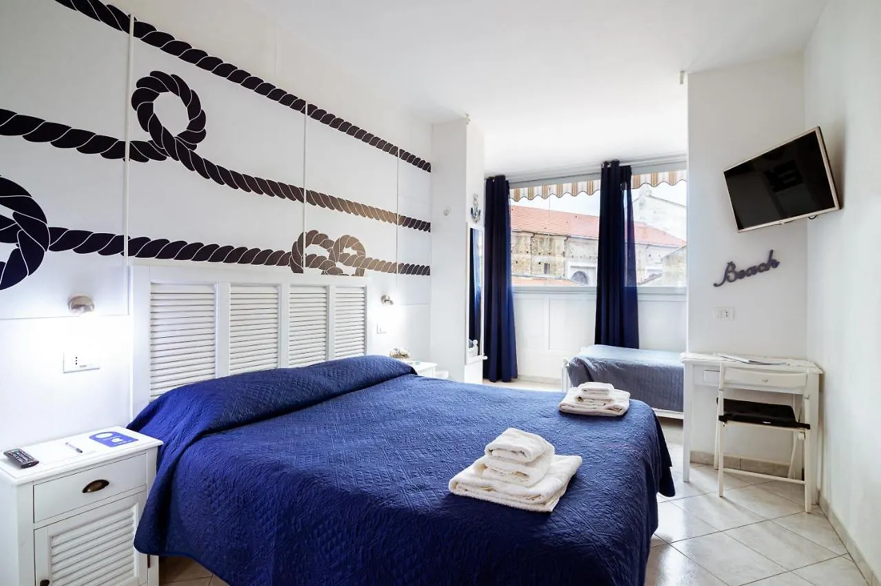 6 in centro guest house San Remo