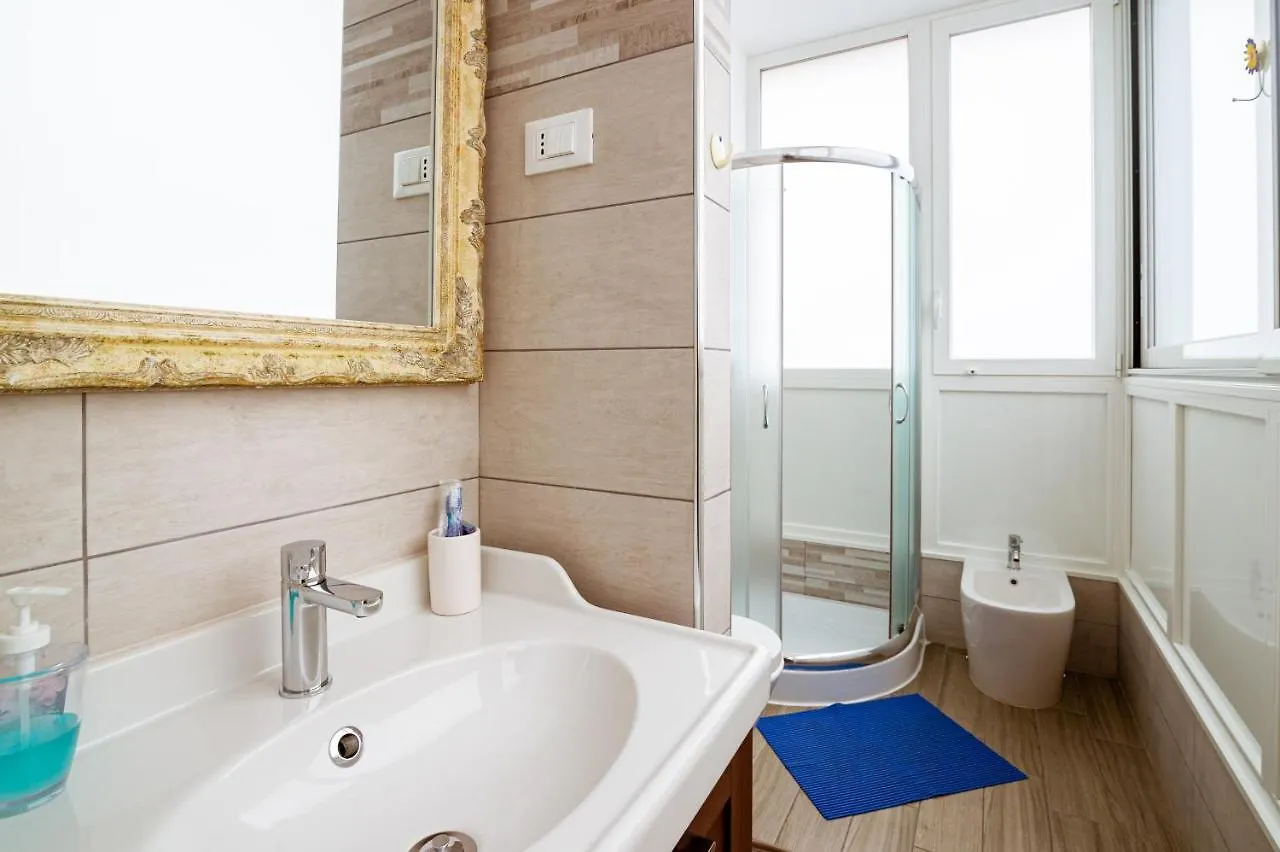 6 in centro guest house San Remo