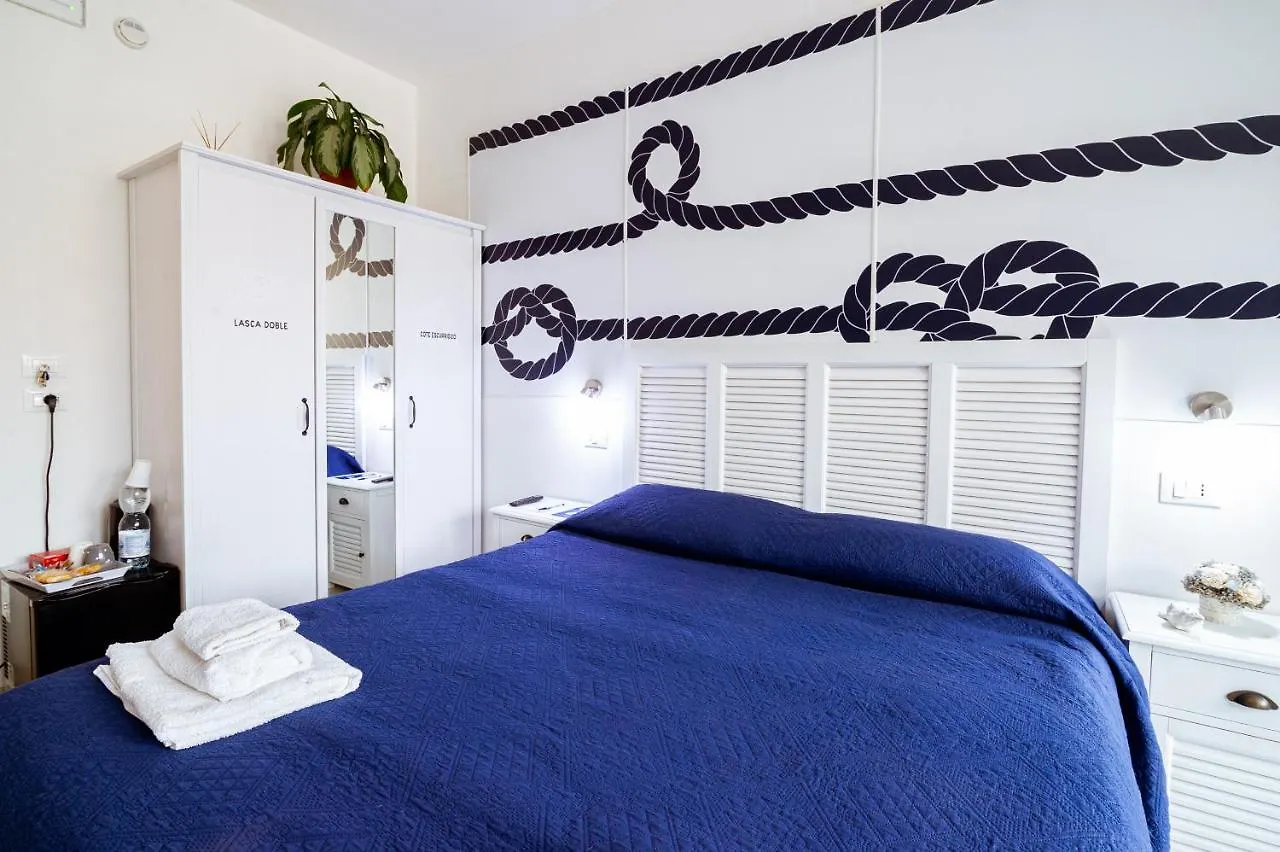 ***  6 in centro guest house San Remo Italie