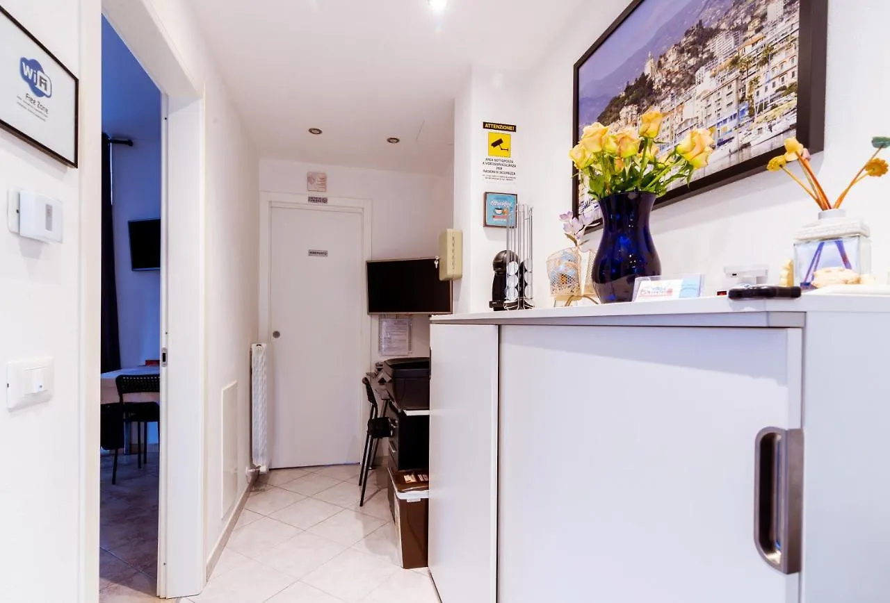 6 in centro guest house San Remo