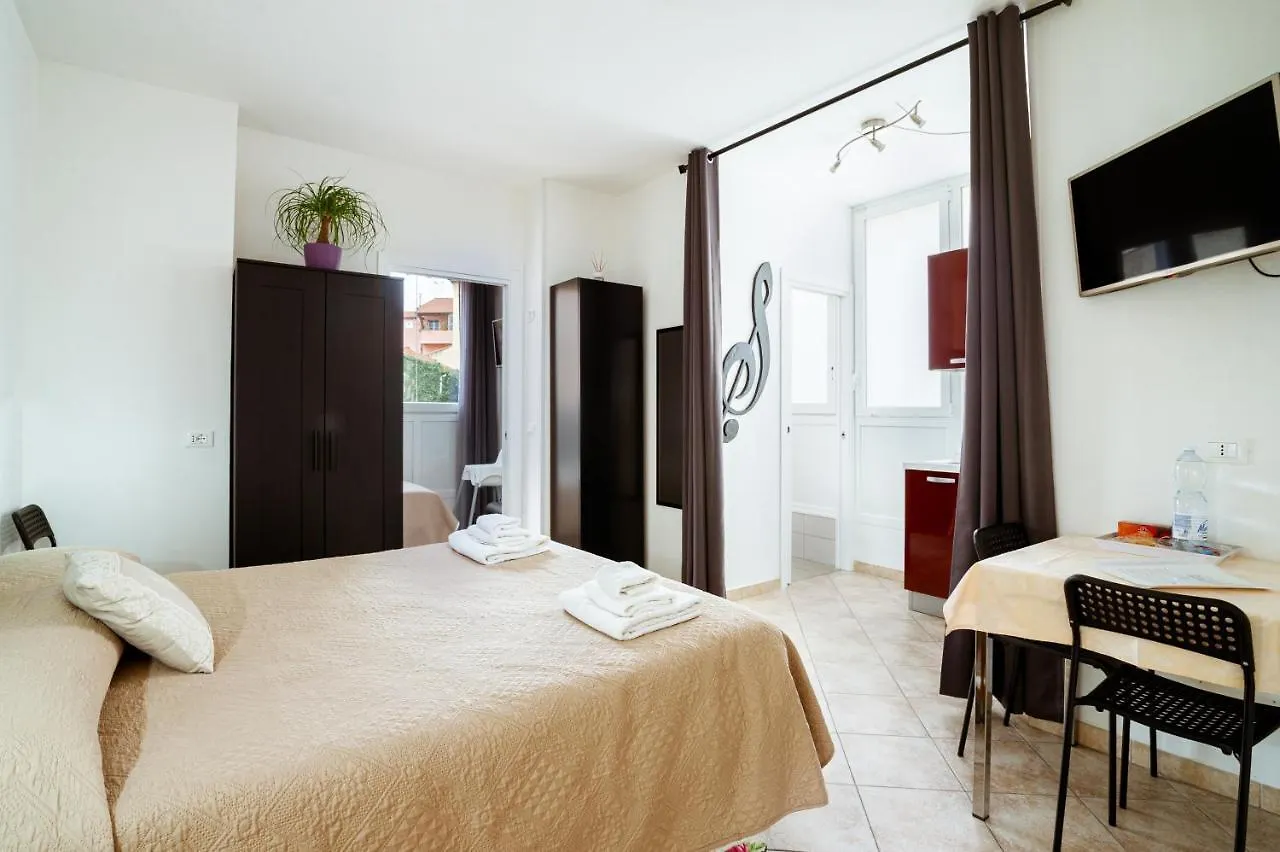 6 in centro guest house San Remo