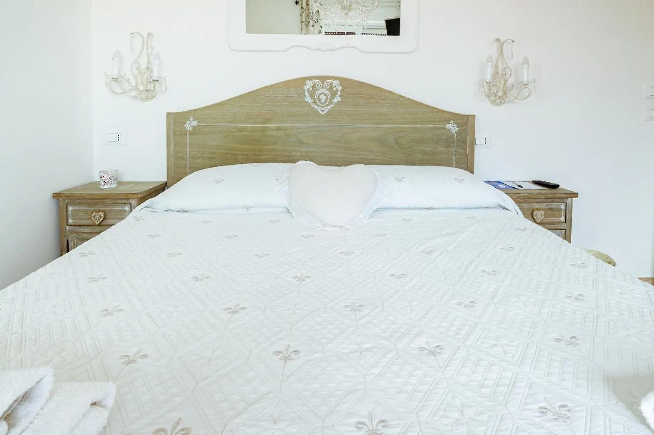 6 in centro guest house San Remo 3*,